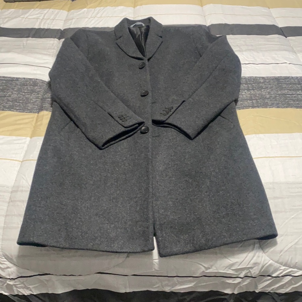 Very nice coat like brand new great for the season don’t miss out